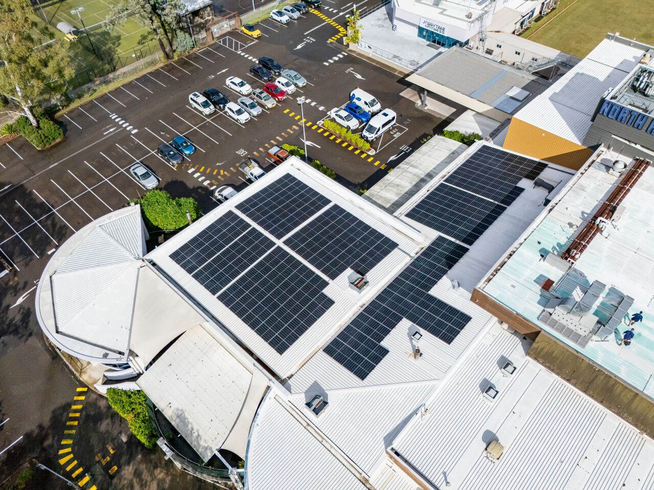 Commercial Solar ROI: Payback, Cashflow & Finance Options