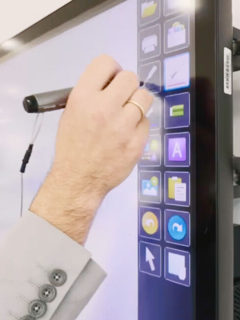 Interactive Display Screens that give you effortless control.