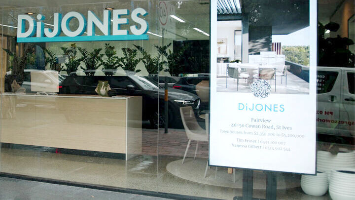 Di Jones Real Estate Window Front LED Screen